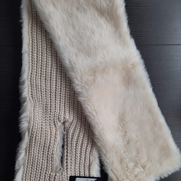 NWT GUESS Faux Fur Wrap - Picture 3 of 3